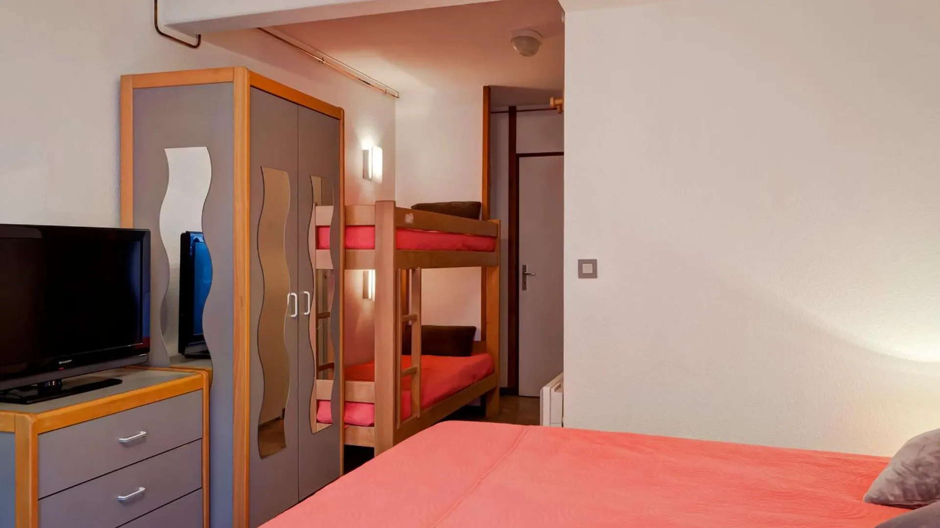 Apartment Studio Renove 2* Avec Balcon, Centre-Ville & A 200M Des Remontees Mecaniques - 4 Pers, Brides-Les-Bains - Fr-1-512-166 France