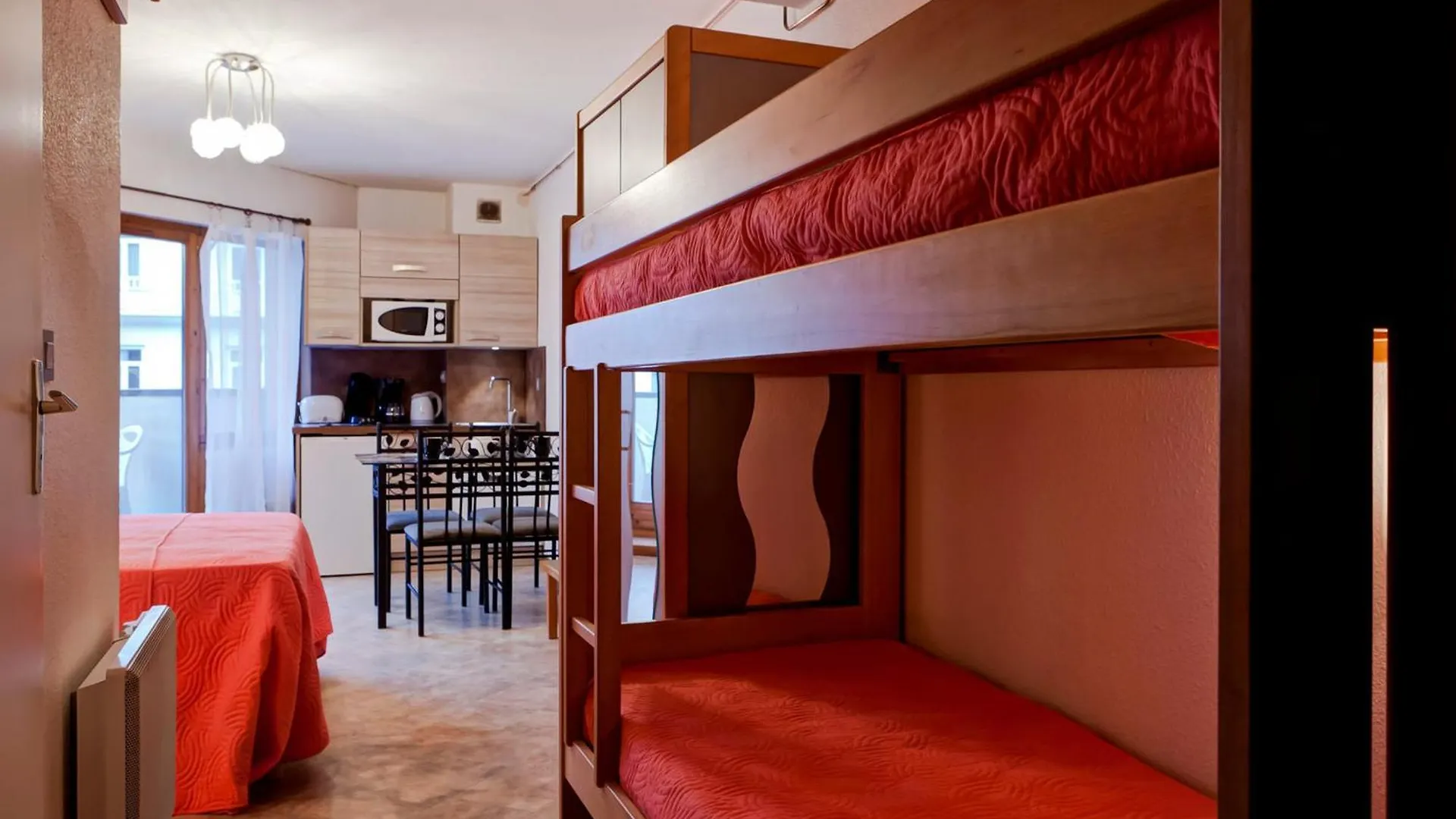 Apartment Studio Renove 2* Avec Balcon, Centre-Ville & A 200M Des Remontees Mecaniques - 4 Pers, Brides-Les-Bains - Fr-1-512-166