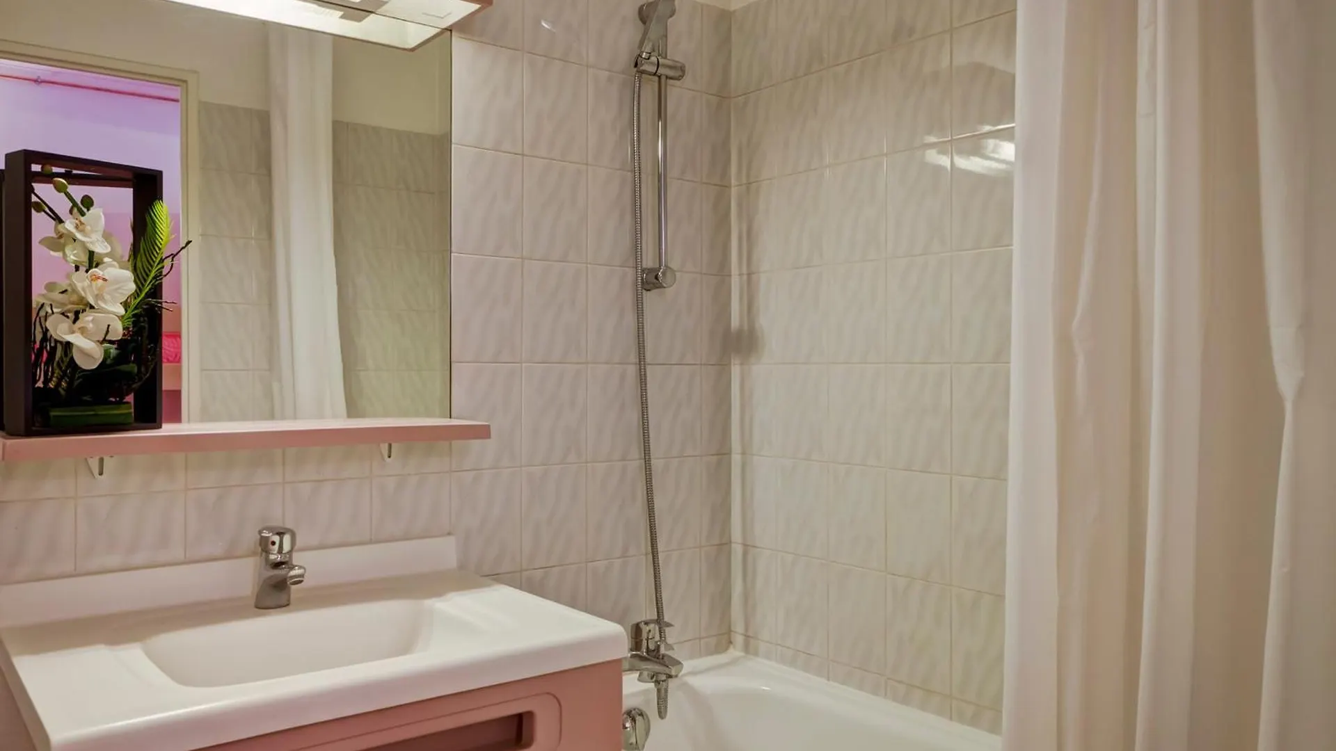 Studio Renove 2* Avec Balcon, Centre-Ville & A 200M Des Remontees Mecaniques - 4 Pers, Brides-Les-Bains - Fr-1-512-166