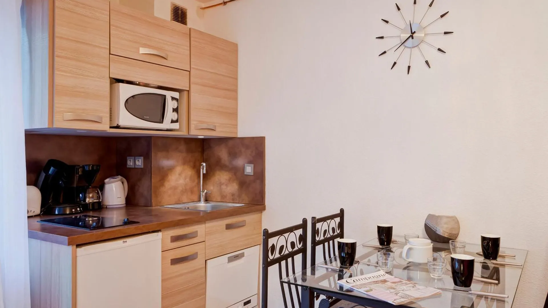 Studio Renove 2* Avec Balcon, Centre-Ville & A 200M Des Remontees Mecaniques - 4 Pers, Brides-Les-Bains - Fr-1-512-166 0*,  France